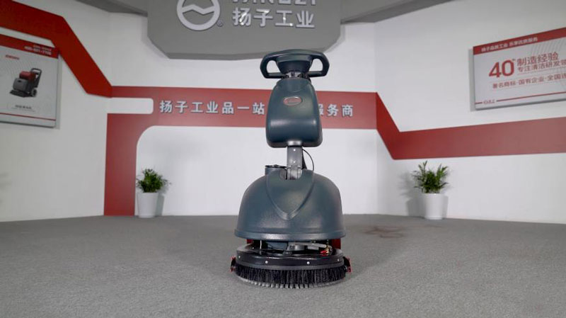 購(gòu)買(mǎi)商用洗地機(jī)時(shí)的注意事項(xiàng)