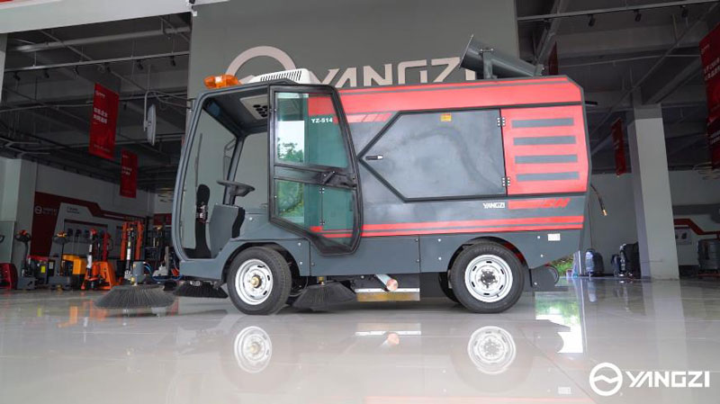 清掃車(chē)的清潔效率和人體工程學(xué)