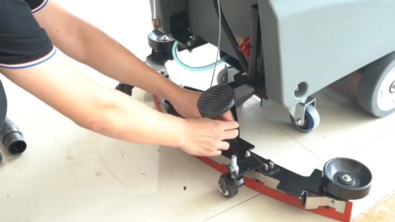 洗地機(jī):糾正三種常見吸水扒問題 洗地機(jī):糾正三種常見吸水扒問題