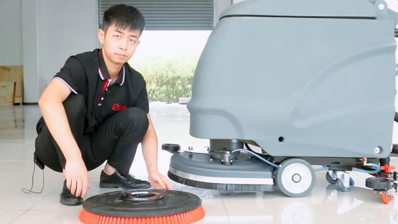 洗地機(jī)問題二:擦洗效果不佳 洗地機(jī)問題二:擦洗效果不佳