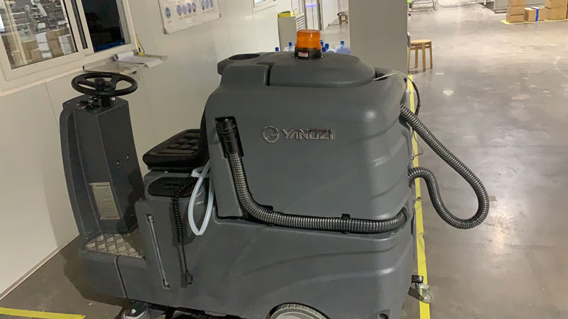 使用駕駛式洗地機提高您的企業生產力