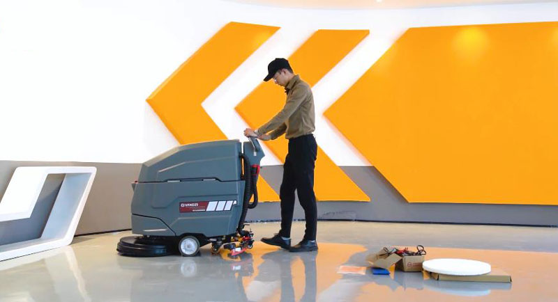 通過使用洗地機和掃地機設備改善商業環境條件