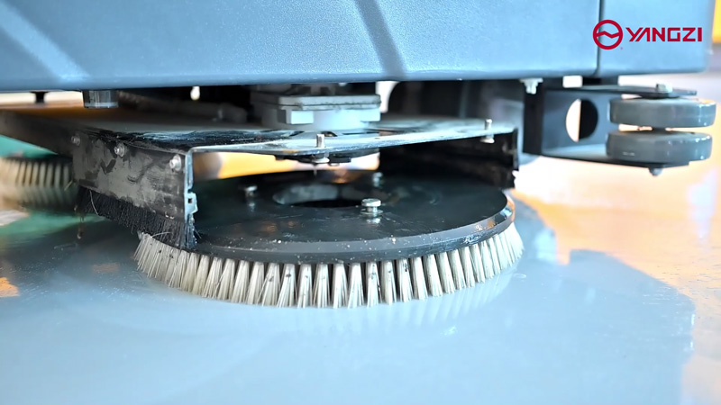 倉庫清潔：真空吸塵器、掃地機(jī)和洗地機(jī)是您的重要盟友