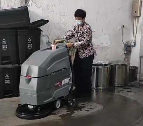 粗糙的水泥地板可以用洗地機清洗嗎？