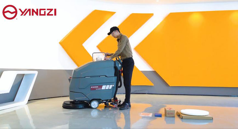 手推式洗地機如何正確獲得雙重保護(hù)