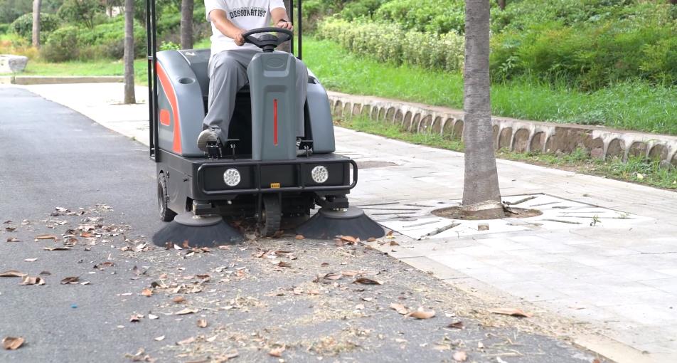 揚(yáng)子掃地車道路清掃車多少錢 揚(yáng)子掃地車道路清掃車多少錢