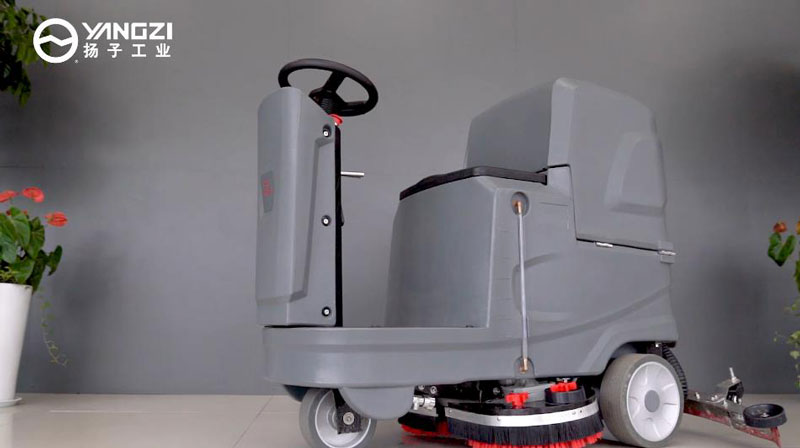 使用洗地機與手動清潔的優勢對比